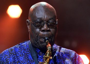 LE SAXOPHONISTE MANU DIBANGO EST MORT DU COVID-19