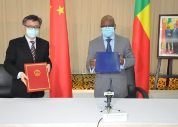 COVID-19 : DES CHINOIS VIVANT AU BÉNIN OFFRENT DES DONS AU PEUPLE BÉNINOIS