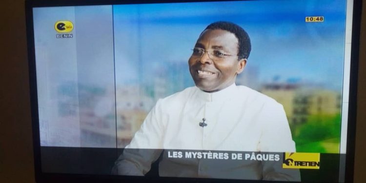 PÈRE ROGER SEVOH A PROPOS DU COVID-19 : « LE VIRUS NOUS RAMÈNE A L’ESSENTIEL »