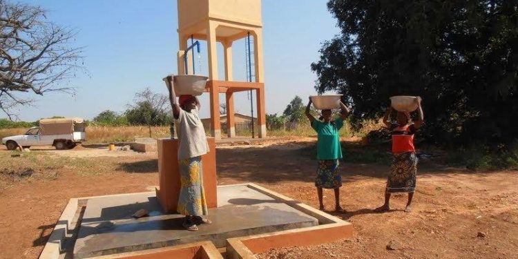 Approvisionnement en eau potable par le gouvernement : 36 bornes fontaines à Djakotomey et Toviklin