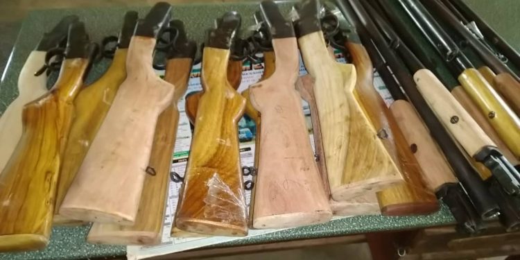 Sinendé : Un homme arrêté avec 12 fusils en sa possession