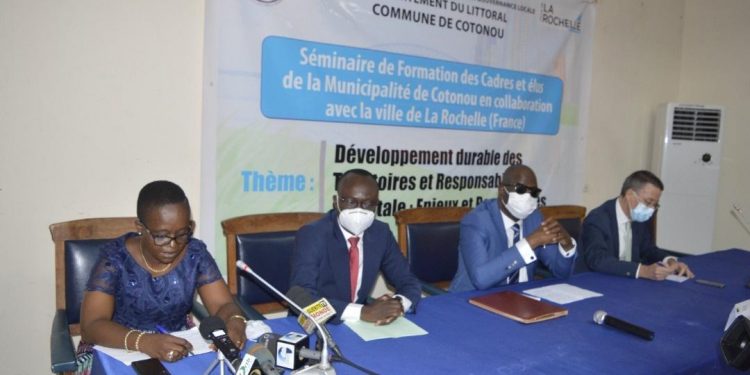 Sortie du livre « L&rsquo;heure de l&rsquo;Afrique » : Khaled Igué expose le contenu de son ouvrage aux étudiants