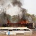 Savè : Un camion chargé de coton prend feu en pleine circulation à Ouogui