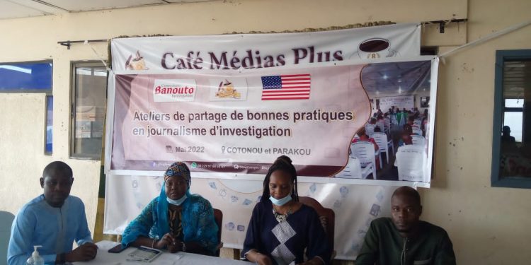 Bonnes pratiques en matière de journalisme d’investigation: les hommes des médias en atelier