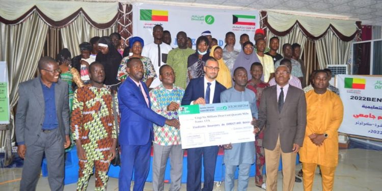 Promotion de l’éducation au Bénin par Direct Aid : 26 millions de FCfa de bourses d’études offerts à des étudiants