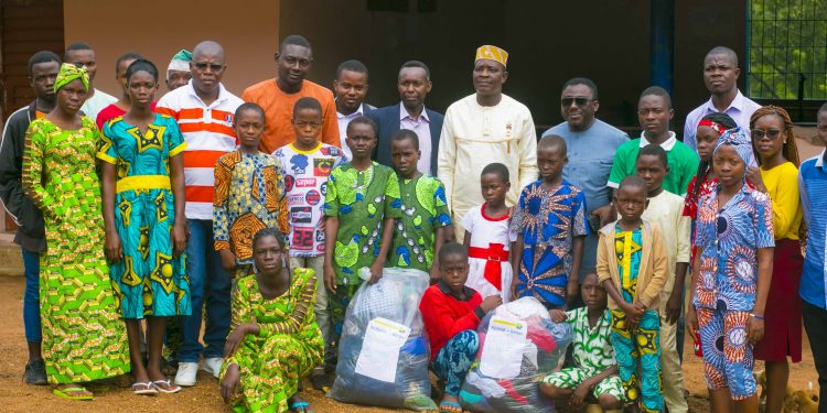 l'Ong ‘’Notre objectif Bénin Afrique monde’’ (Nobam) a offert des biens aux enfants de l'orphelinat de Denou