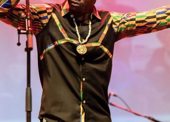 Franck-Koumolou-en-concert-live