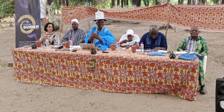 Le-presidium-lors-de-louverture-des-journees-detudes-scientifiques-a-la-Biennale-Ouidah-2022
