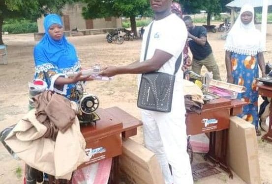 Renforcement de capacités à Karimama : Des kits de couture et accessoires offerts à 15 jeunes filles