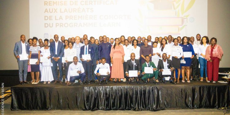 Développement des compétences numériques : La 1ère cohorte du programme Learn reçoit son parchemin