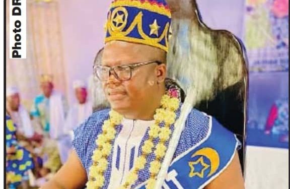 Thron Kpéto Déka Alafia à Allada : Hounnongan Abimin Vimagbé Hounha installé sur le trône