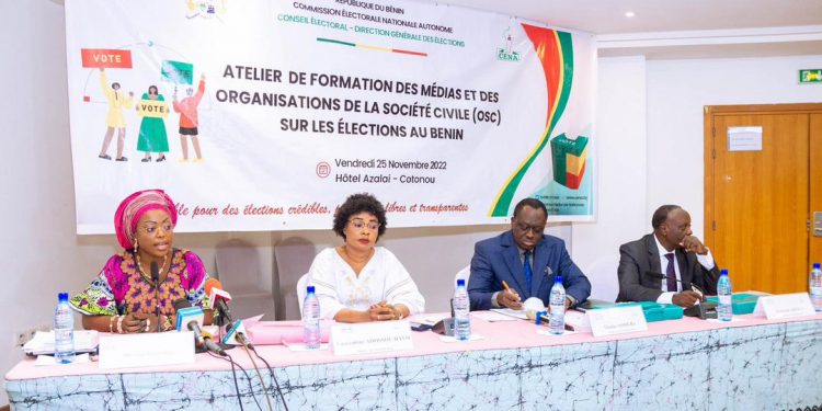 Législatives 2023 au Bénin : La Céna outille les professionnels des médias et les Osc