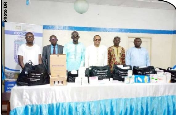 Œuvre humanitaire à Cotonou : Le Ca Georges Ayaovi offre un lot de médicaments essentiels aux dialysés