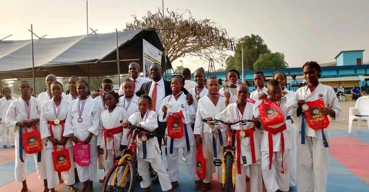4ème Édition de « Karaté Noël des Enfants » : Eric Gbegbo offre quatre vélos aux meilleurs