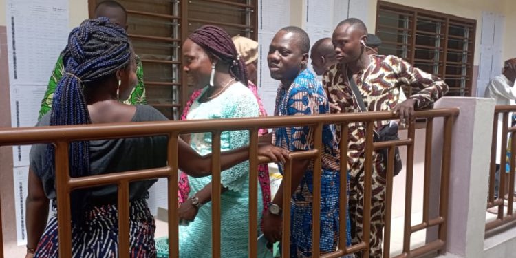 Législatives 2023 au Bénin : A 2 heures de la fin du vote, la population du 8ème arrondissement de Cotonou sort de plus en plus