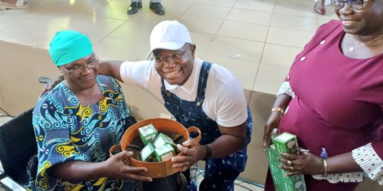 Transformation des produits tropicaux à Adjarra et à Porto-Novo : Des foyers améliorés offerts à une cinquantaine de femmes