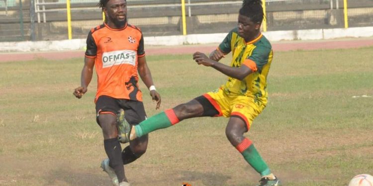 Don de matériels sportifs aux U20 de Tsb Académy Fc : Rafiatou Gbera offre des équipements pour encourager les jeunes talents