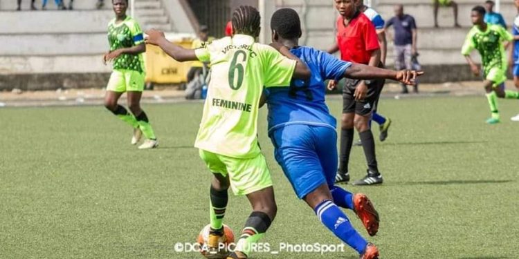 Don de matériels sportifs aux U20 de Tsb Académy Fc : Rafiatou Gbera offre des équipements pour encourager les jeunes talents