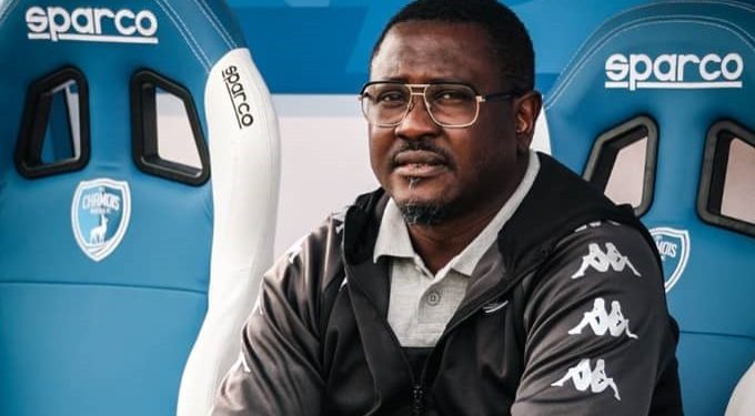 Ligue 2 française : Oumar Tchomogo propulsé à la tête du Chamois Niortais