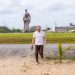 Claude Azéma visitant le site devant abriter la compétition
