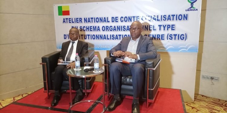 Le Secrétaire général du Masm, Pascal Wele et le représentant de la Commission de l'Uemoa, Juste Coulibaly