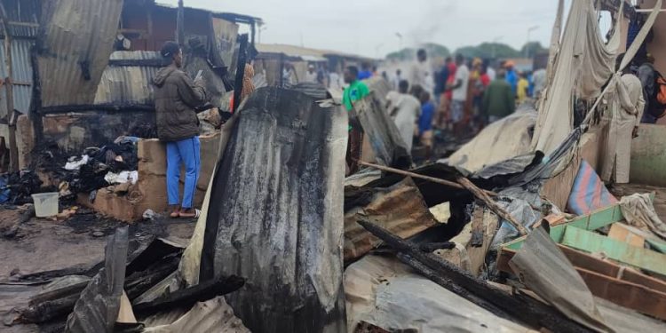 Une bonne partie du marché Zongo à Parakou a été consumée par un incendie le vendredi 12 mai 2023.