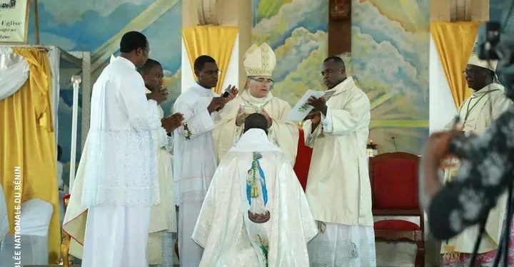Nommé évêque du diocèse de Lokossa : Mgr Roger Anoumou officiellement installé dans ses fonctions