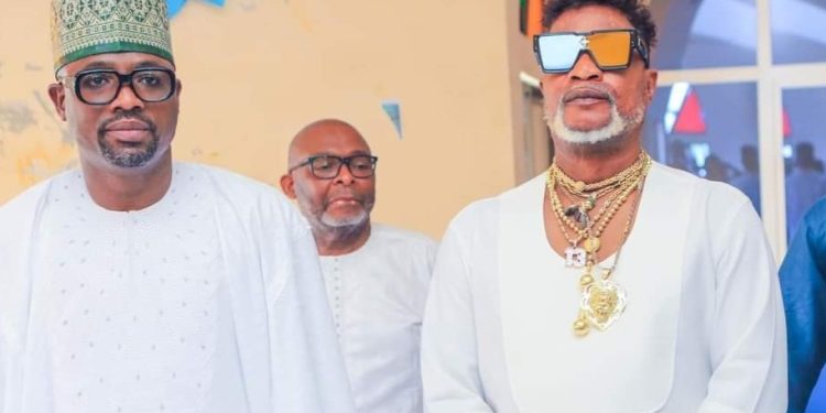 De retour à Cotonou 20 après son concert tragique : Koffi Olomidé rend hommage aux disparus