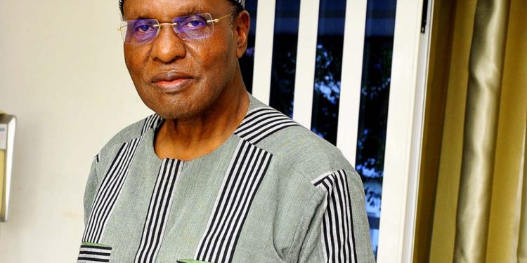 Le président d’honneur de la Force cauris pour un Bénin émergent (Fcbe), Alassane Soumanou, est préoccupé par la situation des militants et personnalités politiques qui sont en détention dans les prisons. Dans une déclaration parvenue à notre rédaction hier, dimanche 25 juin, l’ancien ministre d’Etat de Yayi Boni s’adresse au président de la République. Il invite Patrice Talon à user de ses prérogatives pour la libération des détenus.