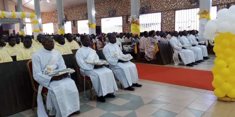 Clôture du jubilé adamantin du diocèse d’Abomey : Six nouveaux serviteurs dans la vigne du Christ