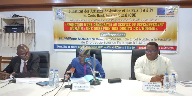 Développement accéléré au service des droits humains : La thérapie de Philippe Noudjènoumè