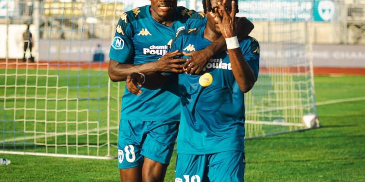 Chamois niortais Fc en France : Un début réussi pour Junior Olaïtan en National