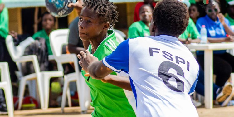 Phase nationale du tournoi de handball « Sport au féminin » : Flowers enchaîne, Flambeau crève, Académia dans le dur