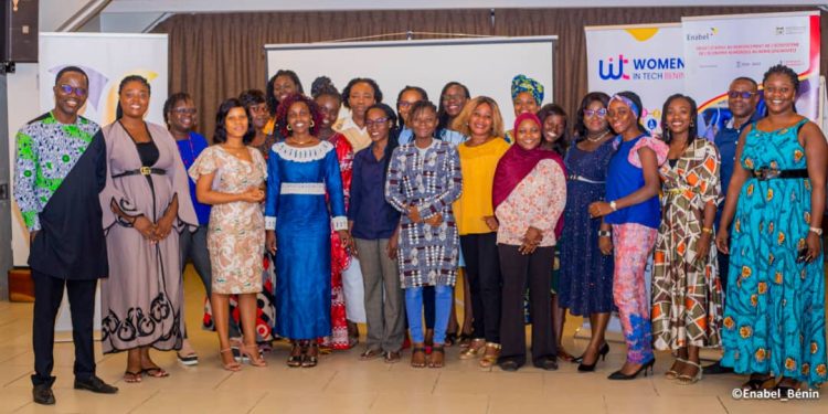 Mise en œuvre du projet DigiBoost : Enabel renforce les capacités des coachs et mentors de Women in Tech