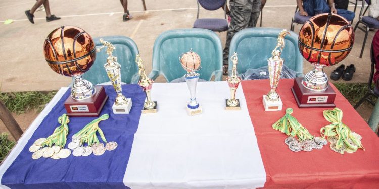 Tournoi de basket-ball « Street Game 229 » : Winners (D) et Famous sacrés champions de la 5ème édition