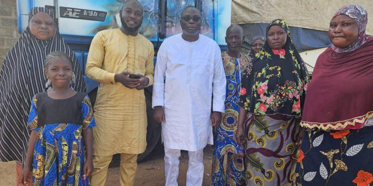 Au lendemain de la descente d'une délégation du parti politique de l'opposition ''Les démocrates" à la frontière Bénin-Niger, l'ex-député Rachidi Gbadamassi est allé rencontrer les conducteurs de gros porteurs bloqués à Malanville. Il s’est agi pour le membre influent du parti Bloc républicain (Br) de rétablir la vérité dans cette Commune de l'Alibori, sur les raisons du blocage des camions.
