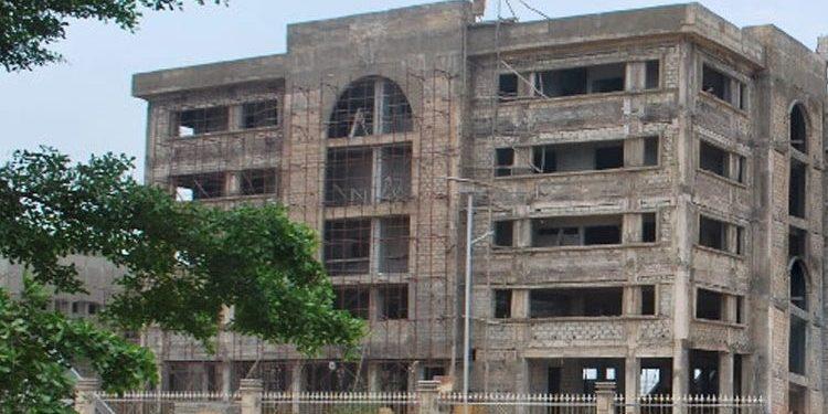 Ancien site de construction du siège l&rsquo;Assemblée nationale à Porto-Novo : Enfin, la démolition du « musée de la corruption » !