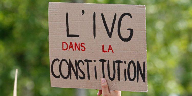 Le président Emmanuel Macron a fait une grande annonce à ses compatriotes le dimanche 29 octobre 2023. Il s'agit de l'initiative d'un projet de loi pour inscrire l'Interruption volontaire de grossesse (Ivg) dans la Constitution