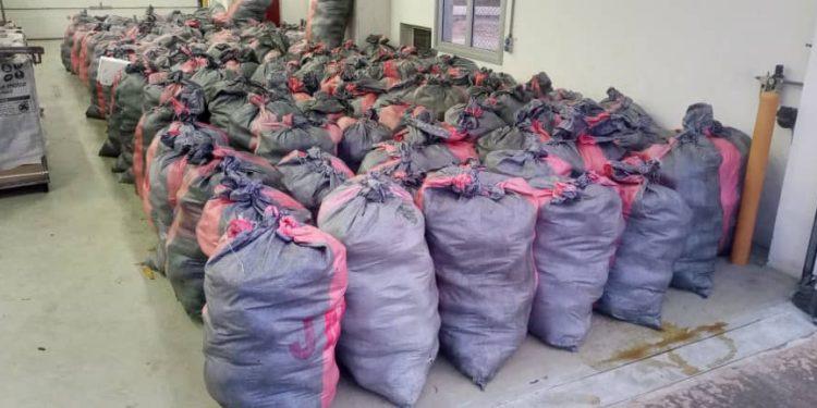 Frontière maritime de Sèmè-Kraké : Trois embarcations arraisonnées avec près de 11 000 colis de cannabis