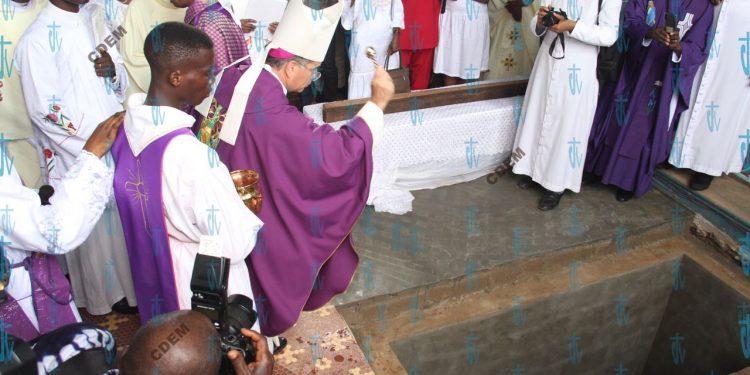 Bénin : Mgr Marcel Agboton inhumé en la Cathédrale Notre Dame de Porto-Novo