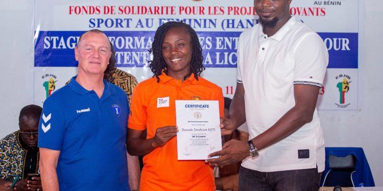 Obtention licence D Ihf grâce à « Sport au féminin » : 31 femmes du handball béninois diplômées