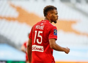 Un fait inhabituel s'est produit le dimanche 18 février 2024 en clôture de la 22ème journée de la Ligue1 UberEats, lors du match opposant Brest à l'Olympique de Marseille (Om). Le Guépard Steve Mounié a été expulsé à la 60ème minute de jeu pour avoir porté un coup au défenseur central marseillais Leonardo Balerdi.
