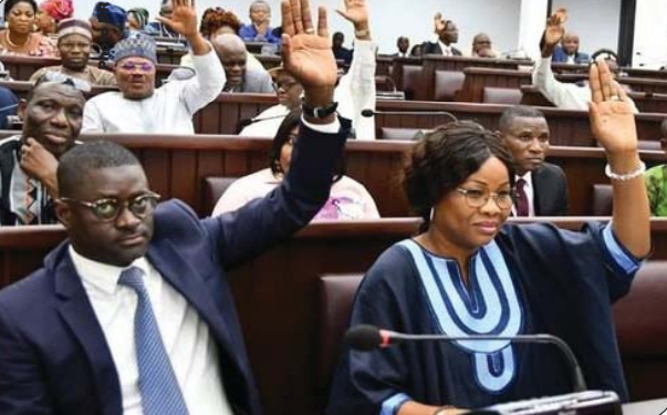 Plénière à l’Assemblée nationale : La loi relative aux taux d’intérêt légal adoptée à l’unanimité des députés