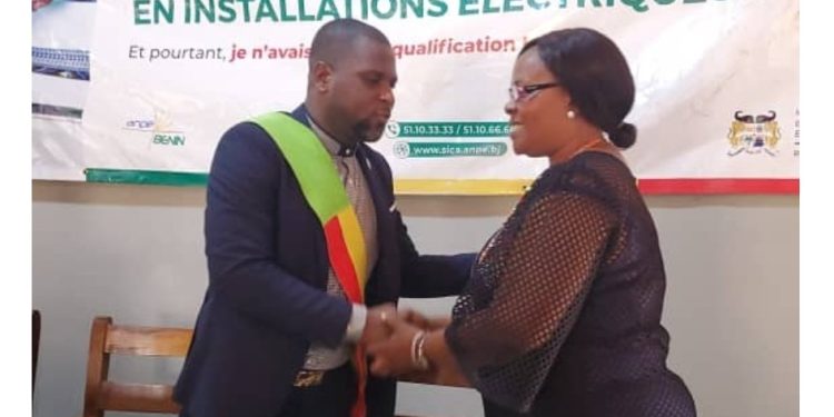 Clarisse Odile Houèhou est le nouvelle secrétaire exécutive de la mairie de Bantè. Elle a été installée dans ses nouvelles fonctions le mercredi 06 mars 2024 en présence du préfet du département des Collines, Saliou Odoubou.