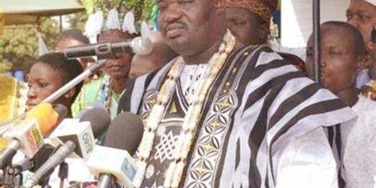 Affrontement entre populations et forces de l’ordre à Adjohoun sur le port de casque : Sa Majesté Signon Oba Adéki Iloumon invite à la paix et la citoyenneté