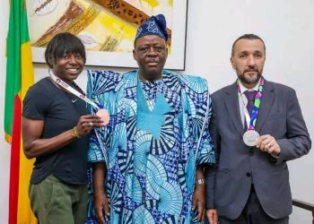 Assemblée nationale : Noélie Yarigo présente sa médaille de bronze à Vlavonou