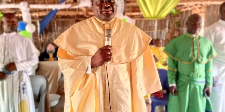2ème action de grâce à la Paroisse Saint Christian Jardin d&rsquo;Éden de Sahoro Dogbamey : Christian Bankolé alias « Ebi-Enabô » célèbre les merveilles divines