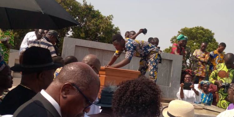Porto-Novo : Paulin Hountondji repose désormais au cimetière Danto