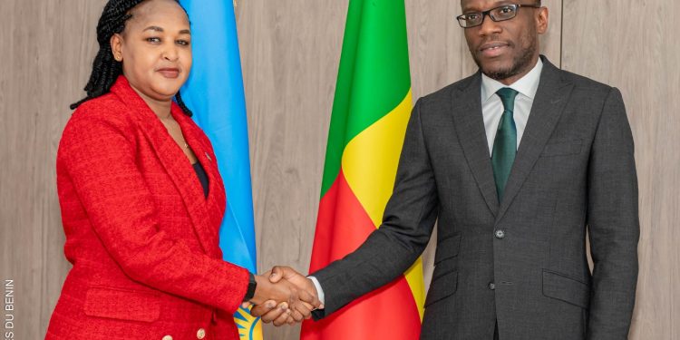 Nouvellement accréditées au Bénin : La directrice de l’Oit et l’ambassadrice du Rwanda reçues par Olushegun Bakari