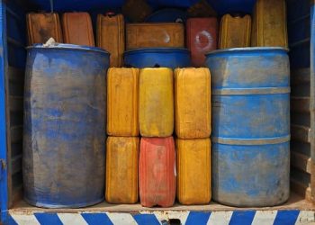 5225 litres de Sodabi frelaté ont été interceptés par les Douanes béninoises dans l'Ouémé-Plateau le vendredi 29 mars 2024.